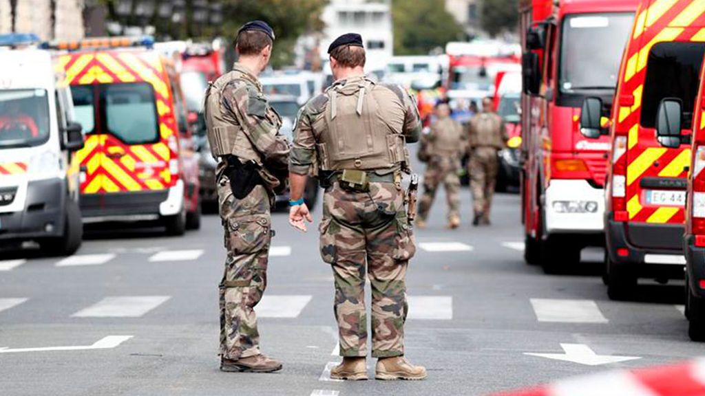 Al menos cuatro policías muertos en un ataque con cuchillo en París Al menos cuatro policías muertos en un ataque con cuchillo en París