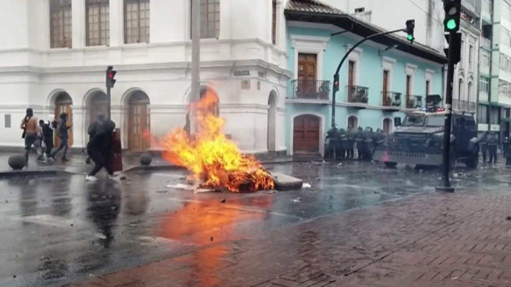 Estado de excepción en Ecuador tras las protestas por el fin de las ayudas al combustible