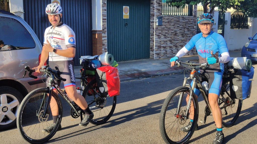 Adolfo y Antonio recorrerán más de 1.000 kilómetros, de Sevilla a Santiago