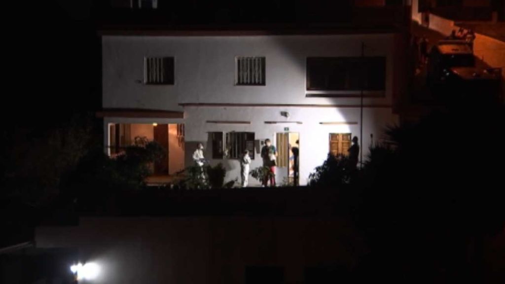 Hallan dos muertos en extrañas circunstancias en una casa de Tenerife