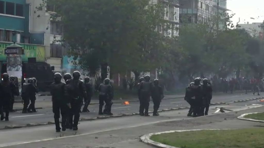 Violentas protestas en Quito por el alza en el precio del combustible