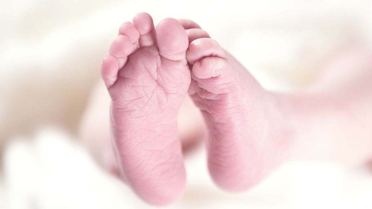 Una mujer de 27 años en muerte cerebral da a luz a un bebé sano: tras ello fue desconectada y murió