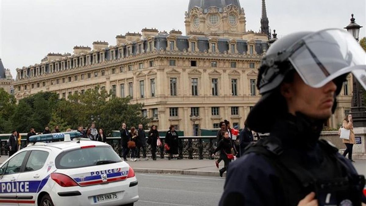 La investigación halla indicios de radicalización en el autor del ataque a la Prefectura de Policía de París