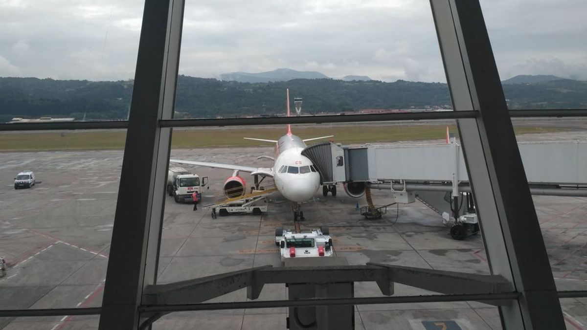 La niebla impide aterrizar a cuatro aviones en el aeropuerto de Loiu