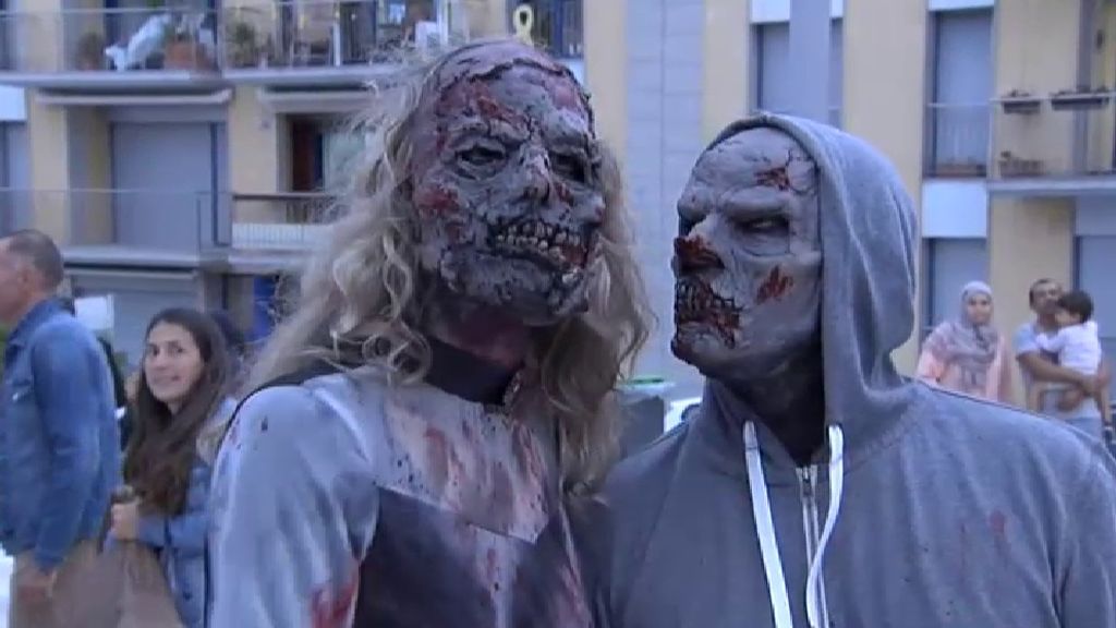 Los zombies más terroríficos toman las calles de Sitges