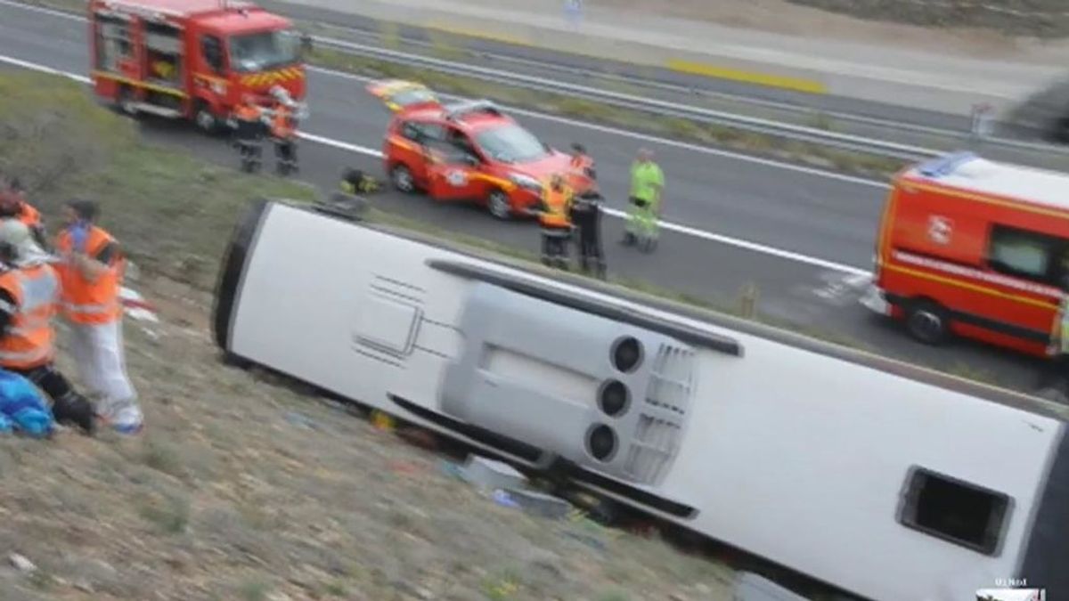 Un muerto y 17 heridos en un accidente de un autobús que hacía la ruta entre Barcelona y Burdeos
