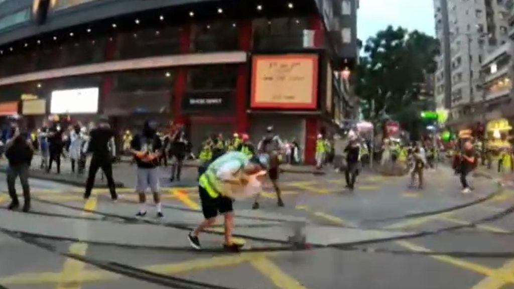 Se embrutecen los enfrentamientos entre Policía y manifestantes en Hong Kong