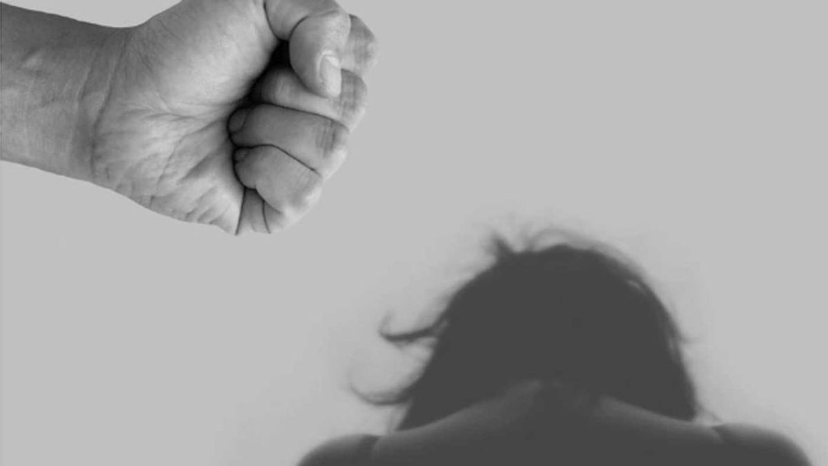 Una mujer asegura que la violaron 500 hombres durante su infancia