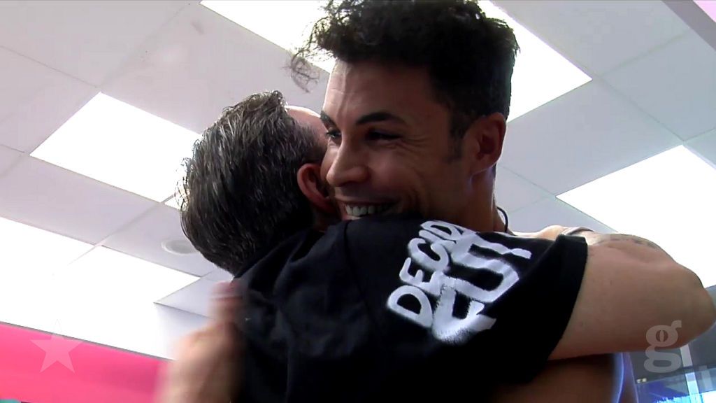 Abrazo entre Joao y Kiko