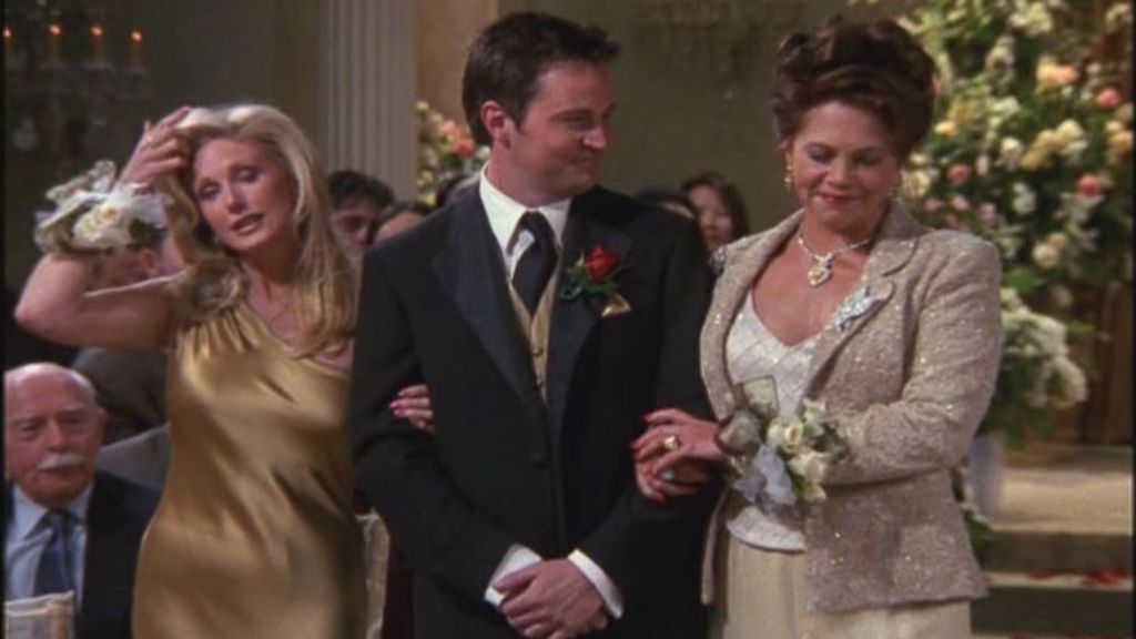 7-23-TOW-Monica-and-Chandler-s-wedding-chandler-bing-3094407-720-480