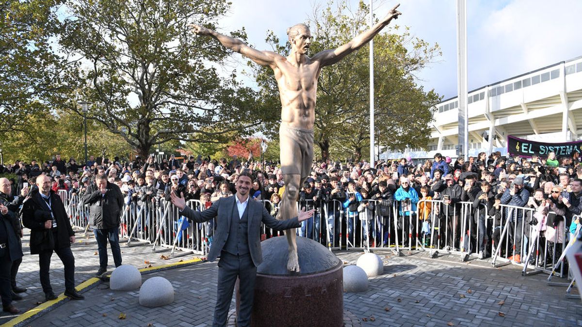 Ibrahimovic inaugura en Malmö su propia estatua gigante de 3,8 metros