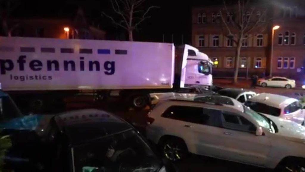 El conductor de un camión robado choca contra varios automóviles en Alemania y dela 15 heridos