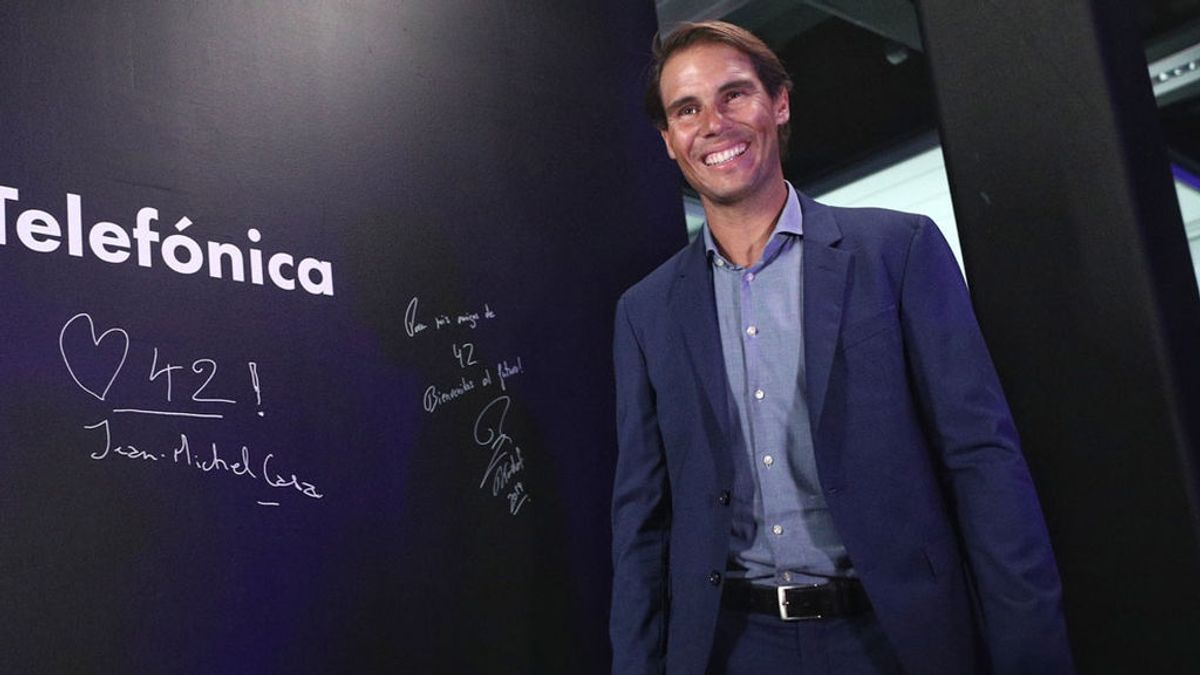 Rafa Nadal visita '42 Madrid' la escuela sin profesores ni libros que coloca a todos sus alumnos Rafa Nadal visita '42 Madrid' la escuela sin profesores ni libros que coloca a todos sus alumnos
