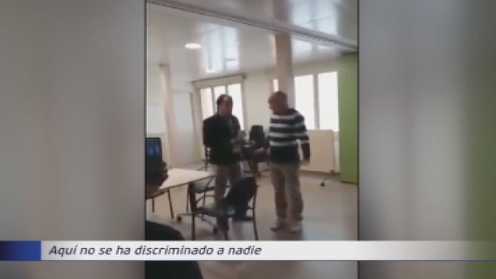 Un grupo de activistas pide el despido de una doctora por no hablar en catalán