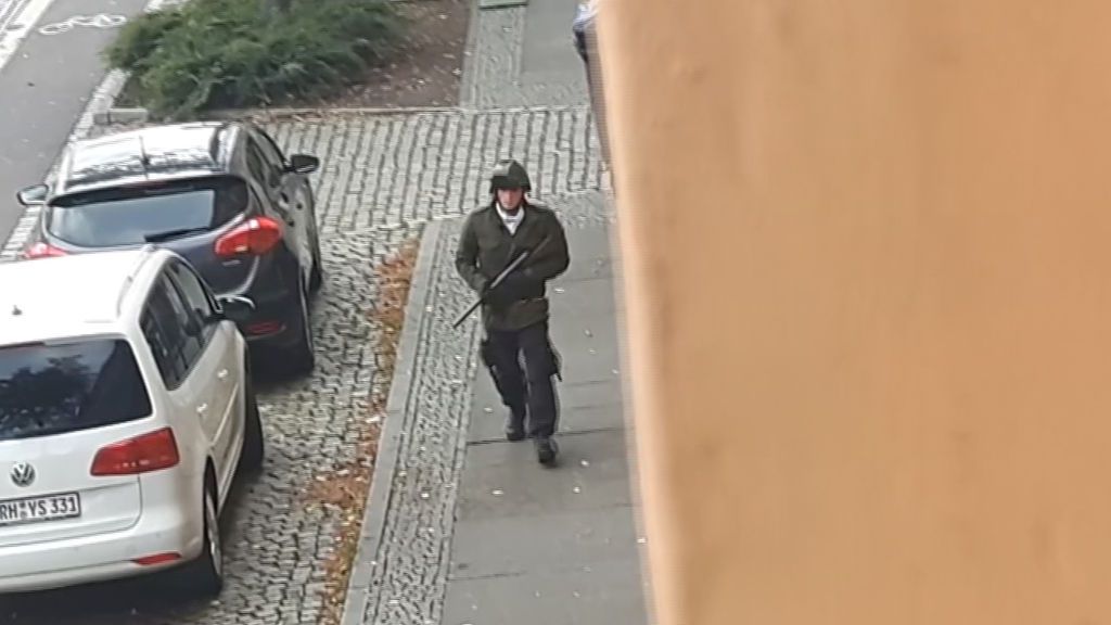 Al menos dos muertos en un tiroteo junto a una sinagoga en Alemania Al menos dos muertos en un tiroteo junto a una sinagoga en Alemania