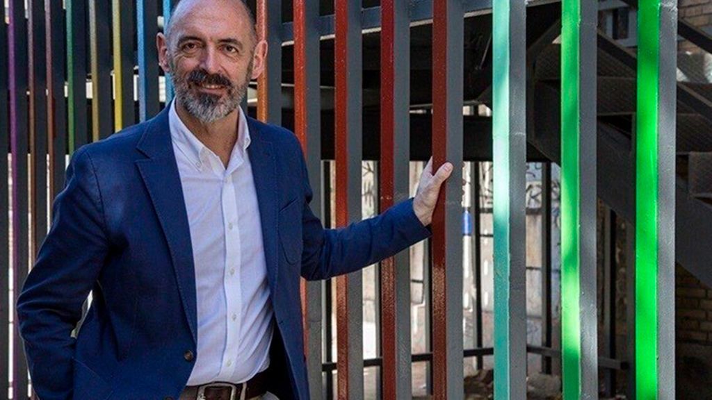 El rector de la Complutense admite que se han podido "colar tesis con un valor académico bajo" porque el servicio no daba abasto El rector de la Complutense admite que se han podido "colar tesis con un valor académico bajo" porque el servicio no daba abasto
