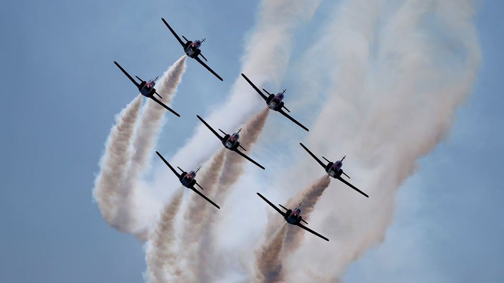 La Patrulla Águila realizando una acrobacia