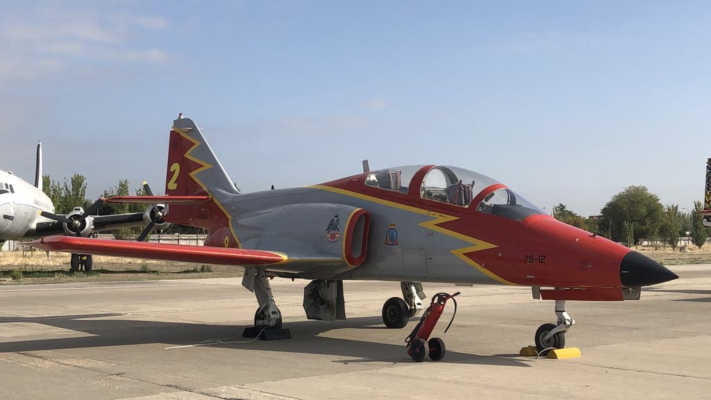 Avión C-101 más conocido como "culopollo"