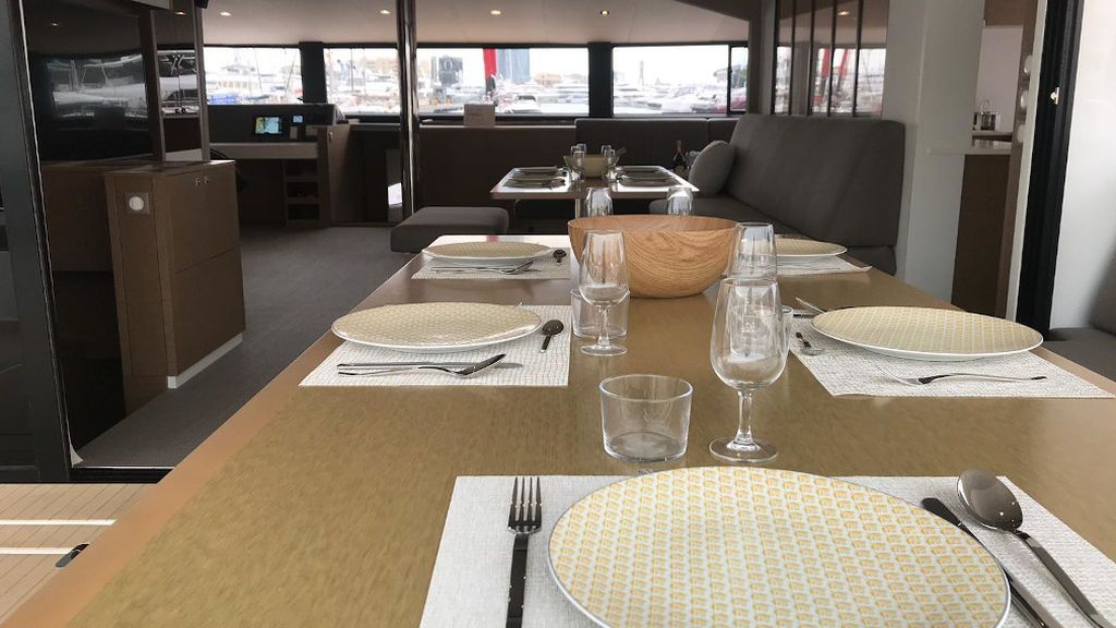 Trimarán del salón  náutico