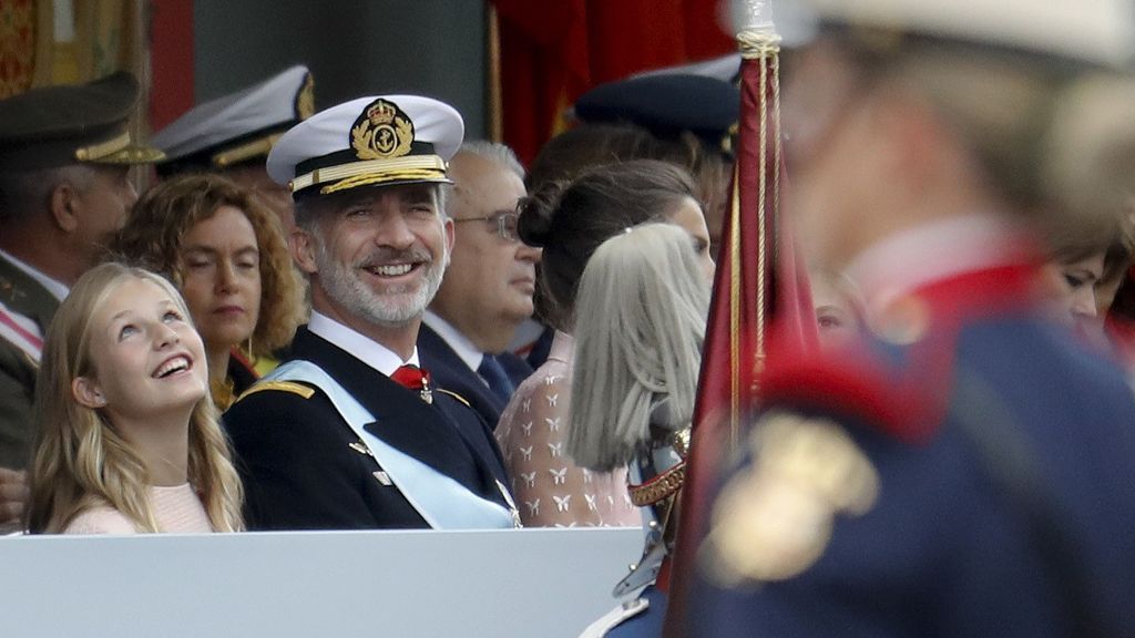La princesa Leonor y el rey Felipe VI, durante el desfile