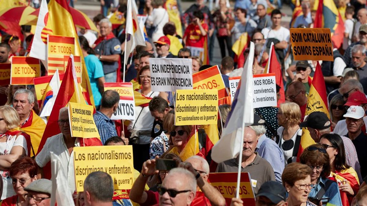 Unas 10000  personas en la manifestación constitucionalista en Barcelona