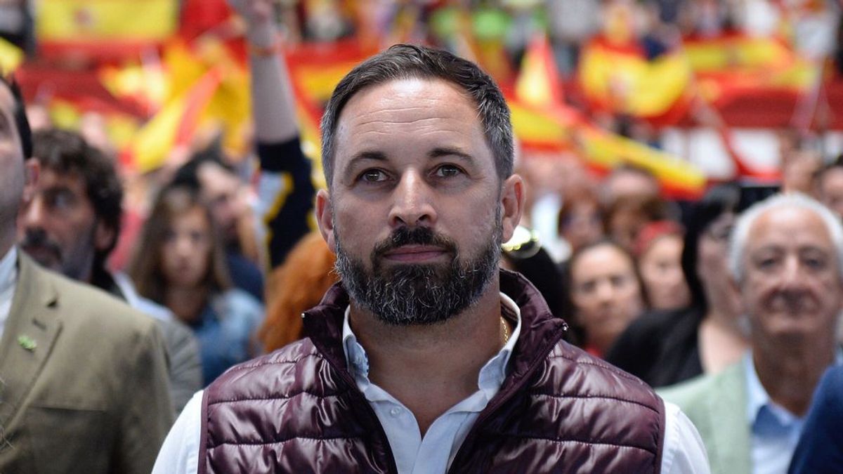 Abascal llama "radical" a Sánchez por "incitar al odio" y tacha de "electoral" la exhumación de Franco
