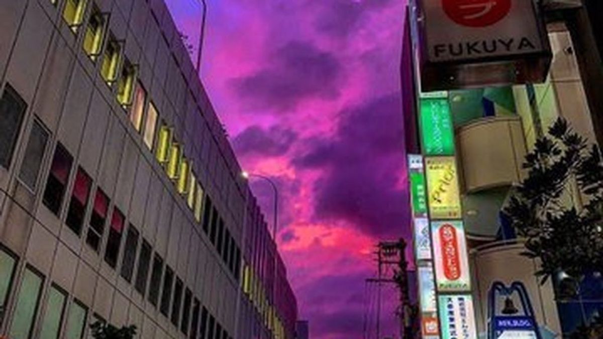 Las sorprendentes imágenes del cielo de Japón antes de la llegada de tifón: se tiñó de rosa