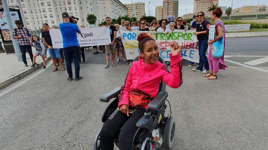 La lucha de Amina, la bloguera activista por un transporte adaptado en Cádiz La lucha de Amina, la bloguera activista por un transporte adaptado en Cádiz