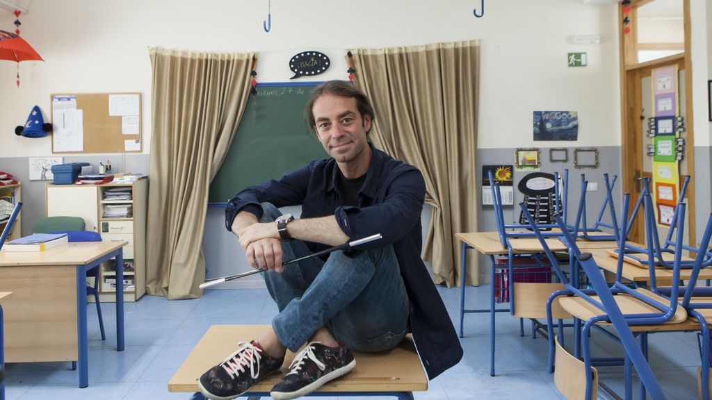 Xuxo Ruiz, el mejor profesor del mundo que cambió los libros por trucos de magia Xuxo Ruiz, el mejor profesor del mundo que cambió los libros por trucos de magia