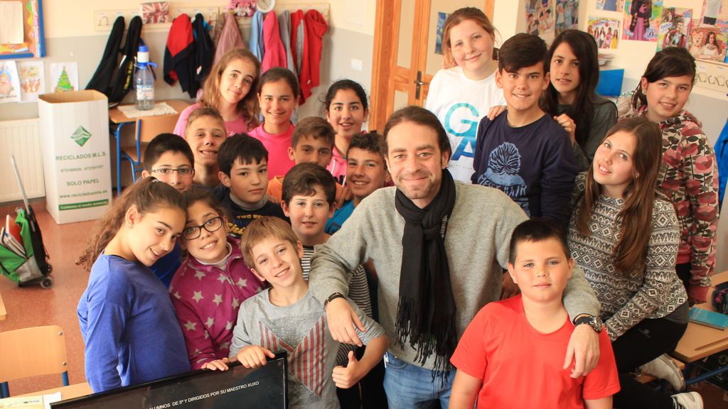 xuxo con sus alumnos