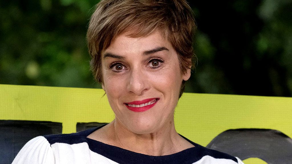 Guerra de 'tuits' por el paracaidista accidentado: del "farol" de Anabel Alonso al "gafe" Pedro Sánchez Guerra de 'tuits' por el paracaidista accidentado: del "farol" de Anabel Alonso al "gafe" Pedro Sánchez