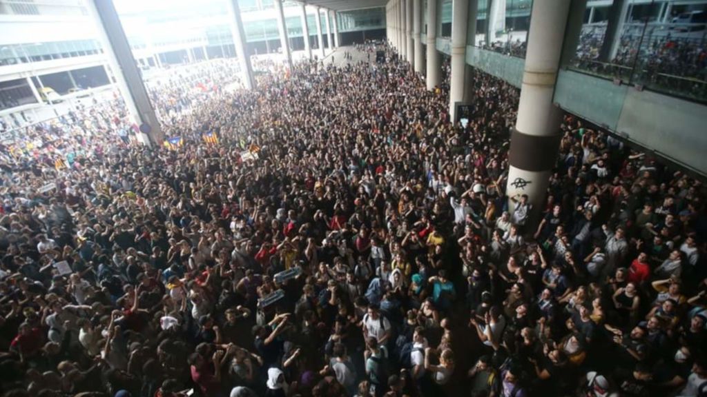 Manifestantes aeropuerto Prat