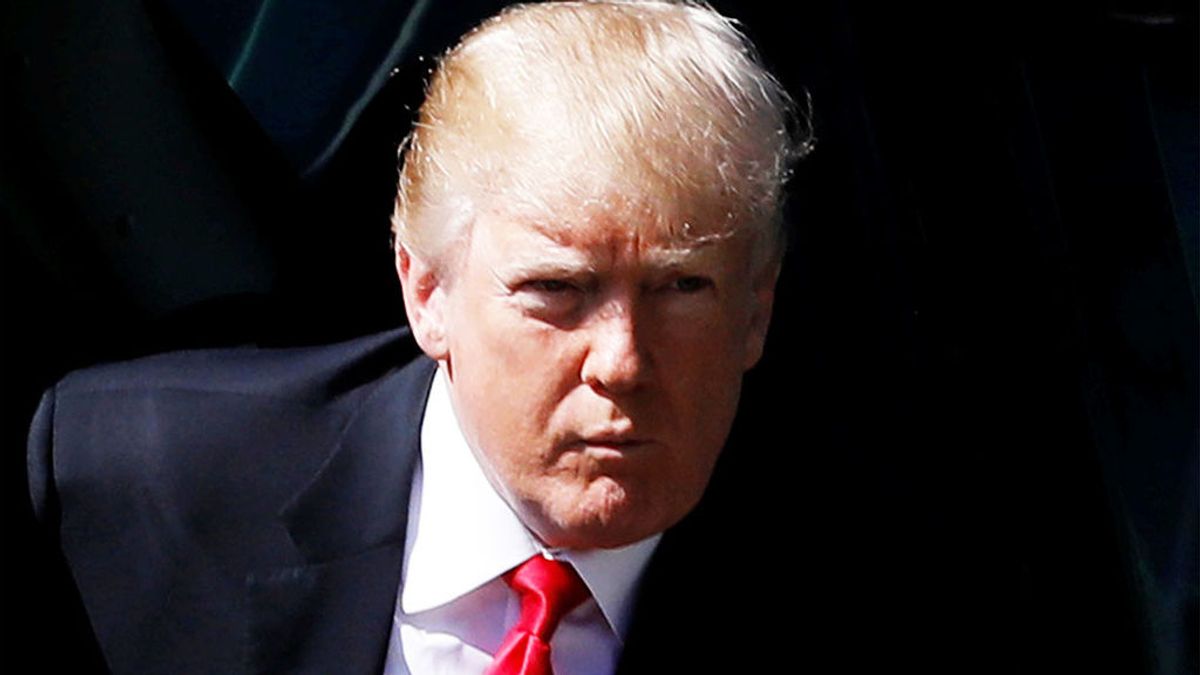 Revuelo por un macabro vídeo falso en el que Trump dispara y apuñala a todos sus rivales Revuelo por un macabro vídeo falso en el que Trump dispara y apuñala a todos sus rivales