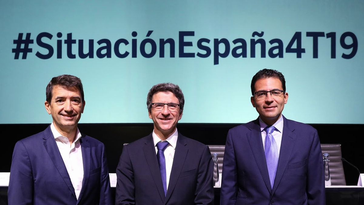 BBVA rebaja cuatro décimas hasta el 1,9% la previsión de crecimiento para este año BBVA rebaja cuatro décimas hasta el 1,9% la previsión de crecimiento para este año