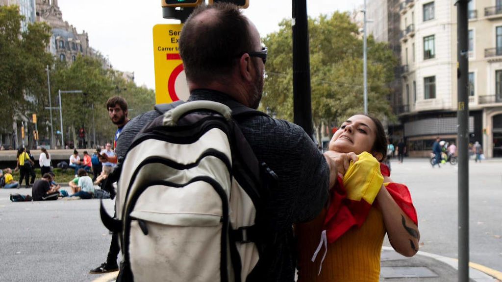 Nueva agresión por la bandera en Plaza Catalunya Nueva agresión por la bandera en Plaza Catalunya