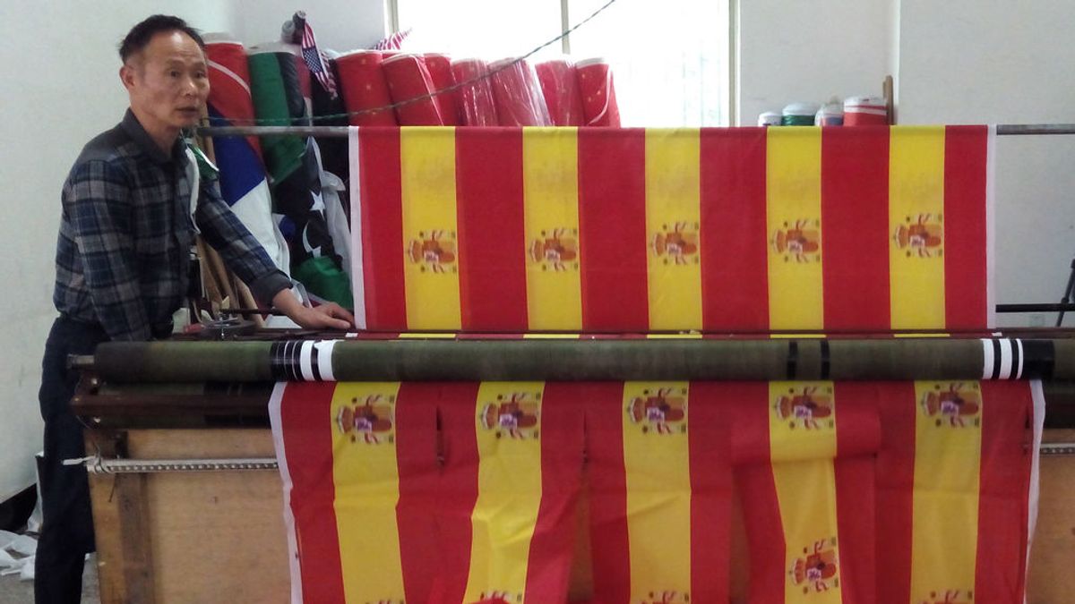 Esteladas y pulseras rojigualdas made in China: la ciudad que fabrica las banderas que se venden en España