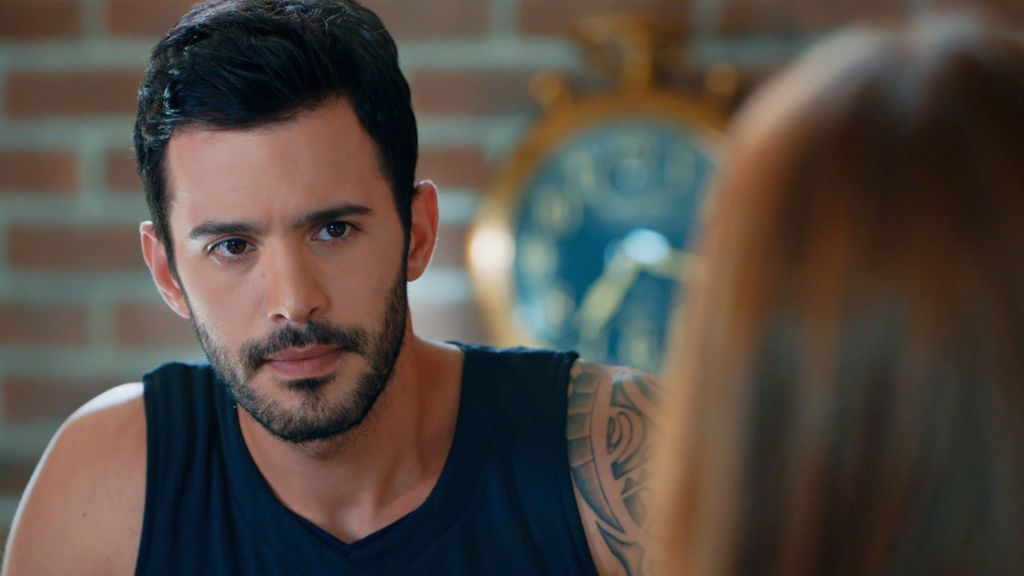 Ömer cree que entre Defne y Sinam hay algo
