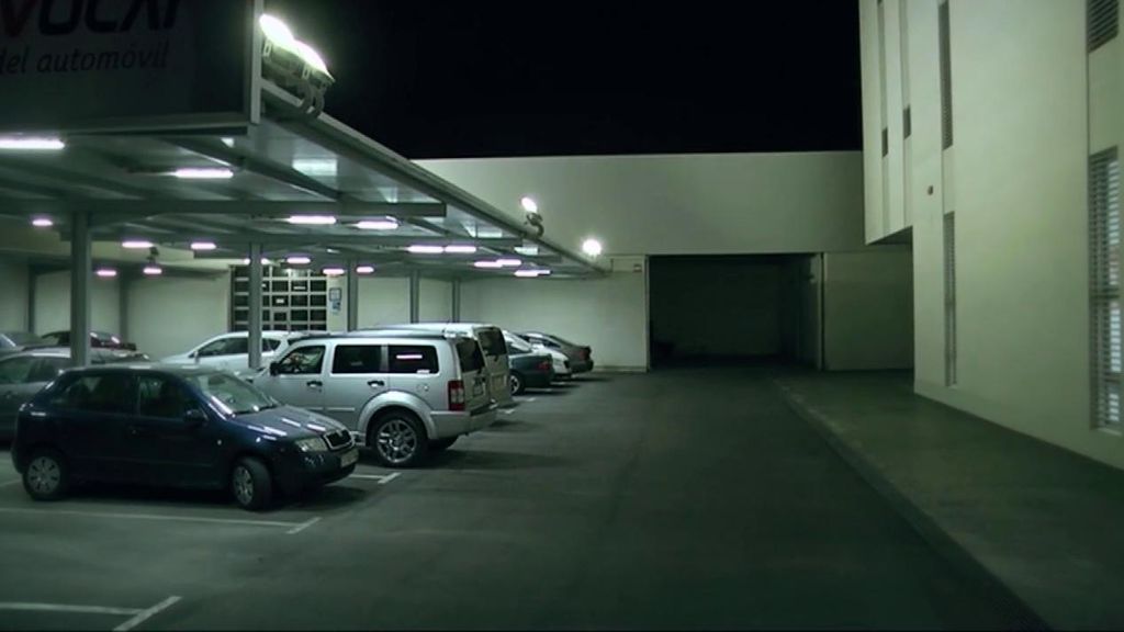 Accedemos al concesionario del crimen de la CAM a la hora del asesinato