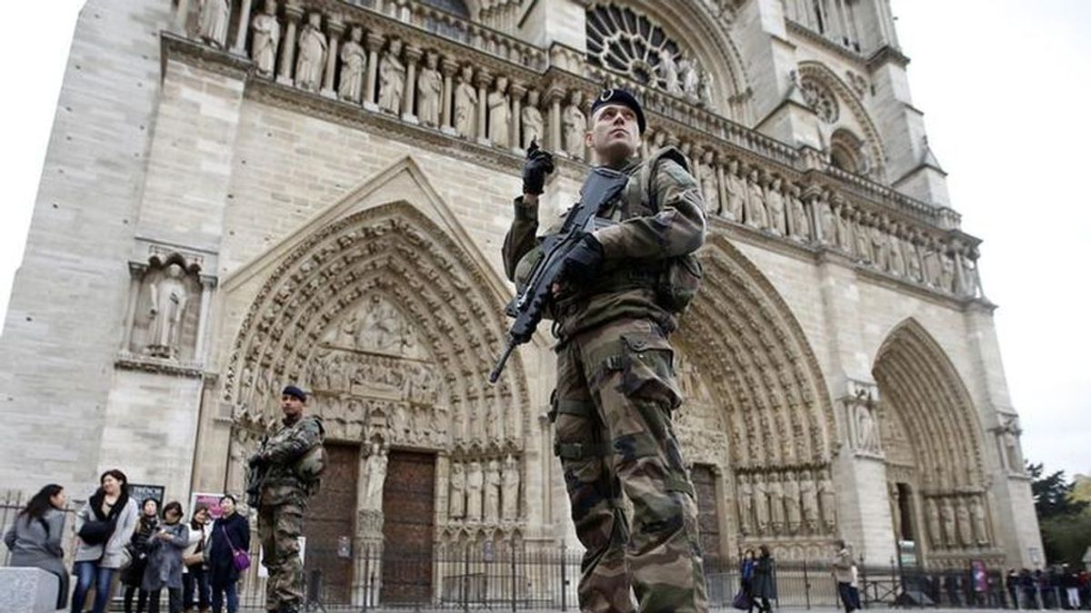 Intento fallido de atentado en Notre Dame: dos mujeres que intentaron explotar la catedral condenadas a más de 25 años