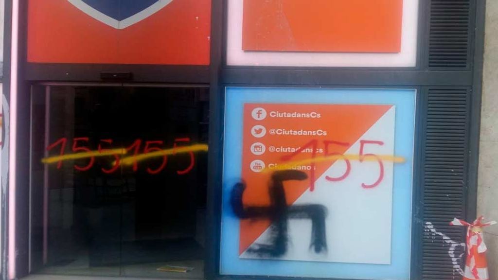 Albert Rivera denuncia pintadas en el comercio de sus padres Albert Rivera denuncia pintadas en el comercio de sus padres