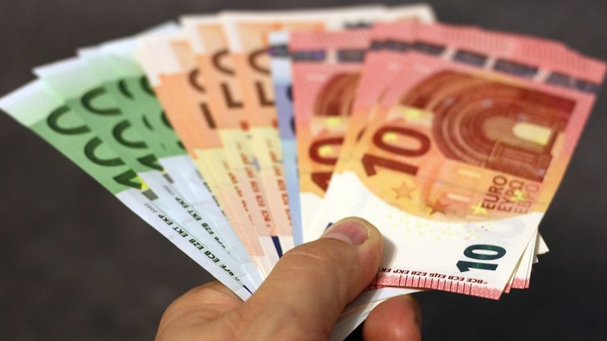 Una vecina de Albacete se encuentra 465 euros y los entrega en la Comisaría de Policía