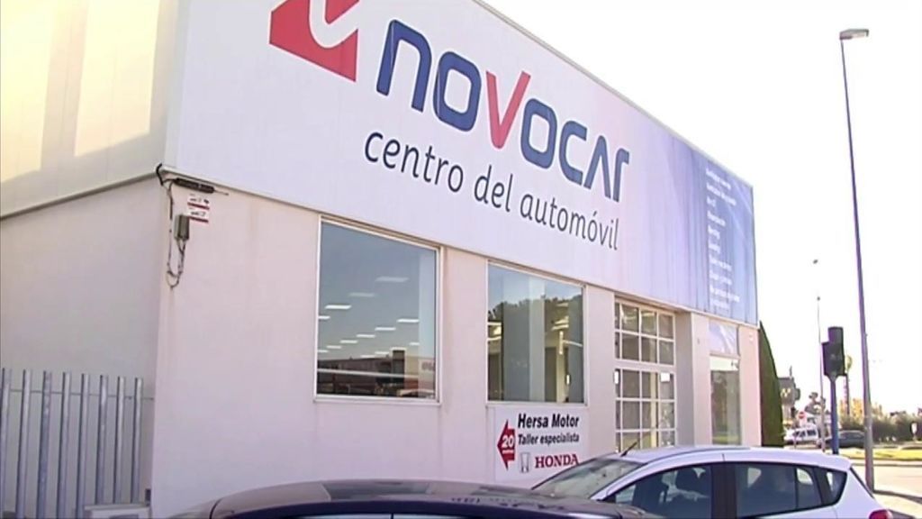 El jurado asiste a una recreación en el concesionario de Miguel López del crimen de la CAM