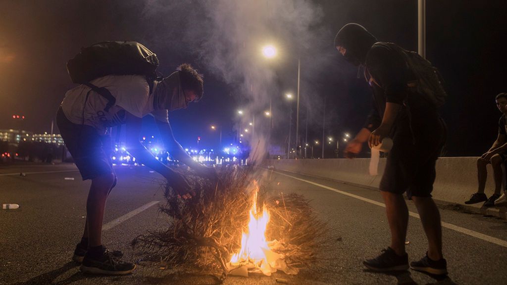Sanidad se vio obligada a retrasar un trasplante en Cataluña por los disturbios de El Prat Sanidad se vio obligada a retrasar un trasplante en Cataluña por los disturbios de El Prat