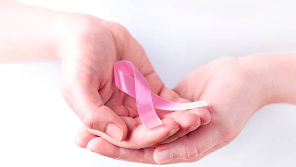 Los bulos sobre el cáncer de mama más extendidos en internet
