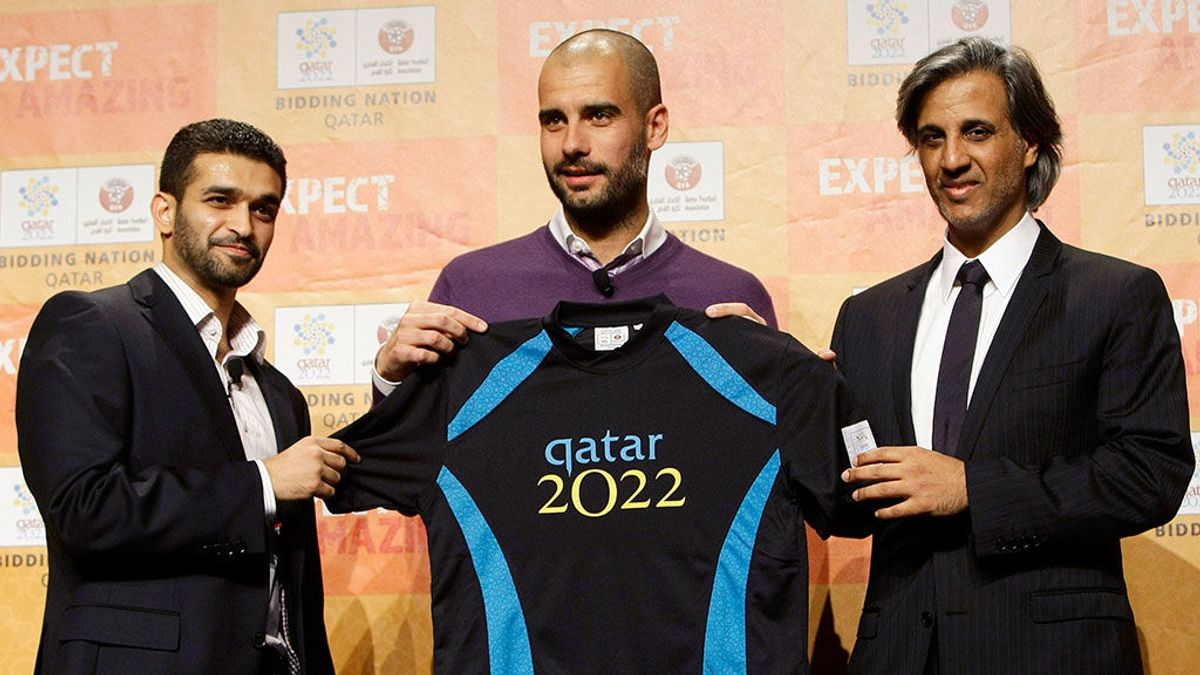 Pep Guardiola junto a Hassan Al-Thawadi y Sheik Hamad