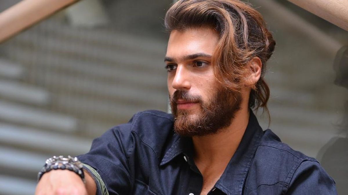 Can Yaman, en directo en 'Cazamariposas'