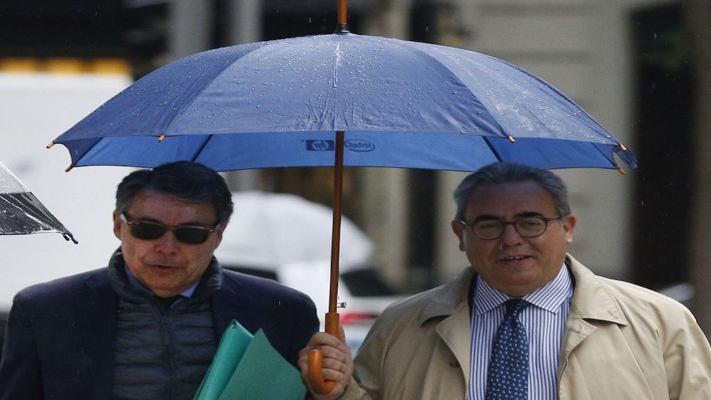 Ignacio González junto a su abogado Ignacio González junto a su abogado
