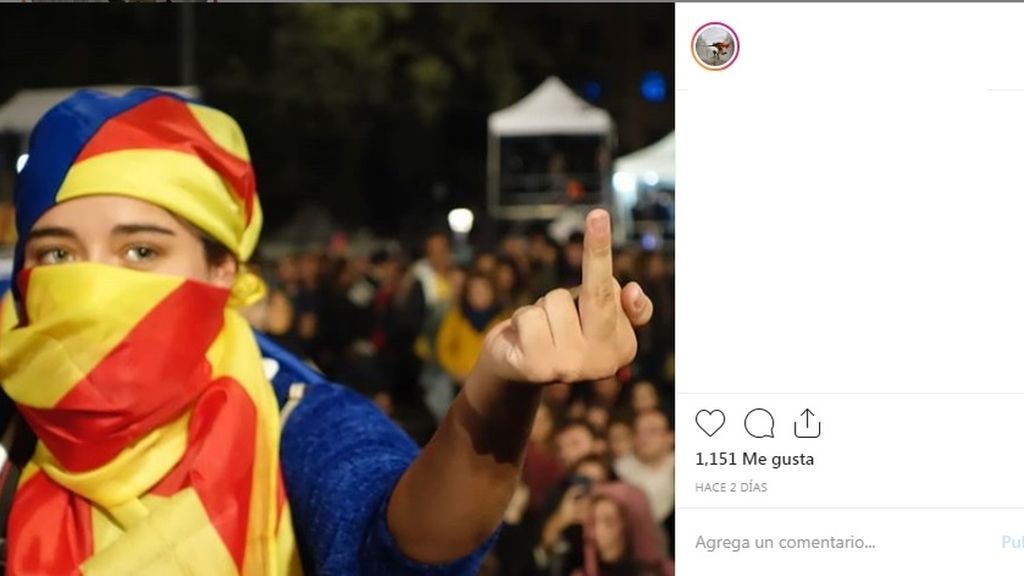 Postureo entre las llamas, las redes sociales se llenan de imágenes con las barricadas de Cataluña de fondo