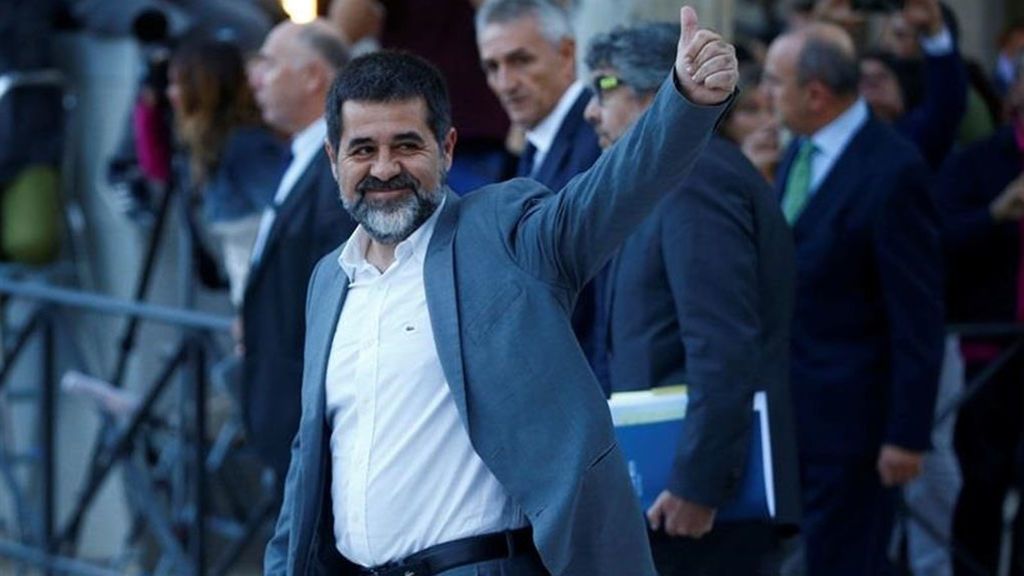 Jordi Sánchez: “Hay que rechazar sin paliativos las estrategias de crear caos con barricadas de fuego” Jordi Sánchez: “Hay que rechazar sin paliativos las estrategias de crear caos con barricadas de fuego”