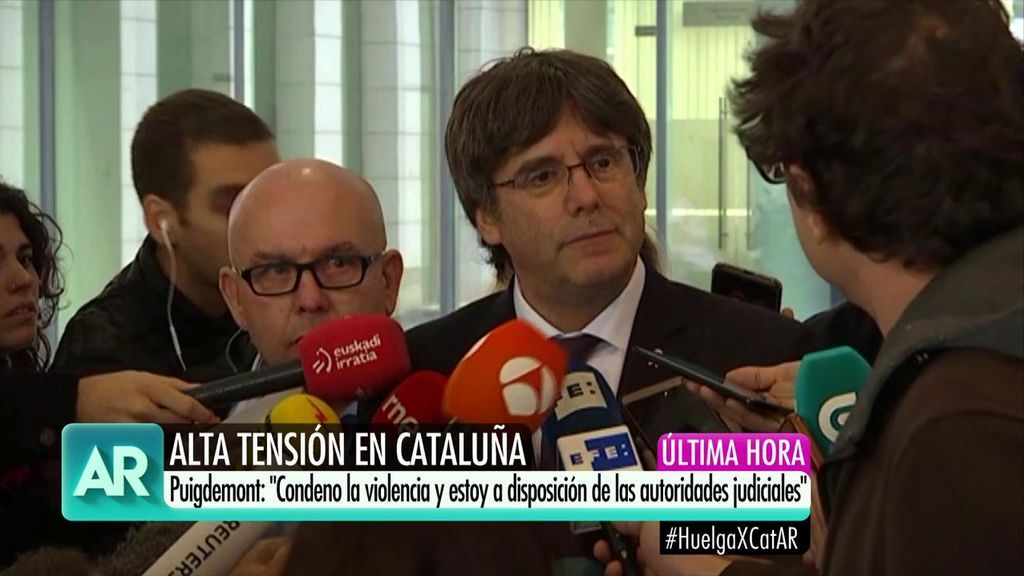 Puigdemont condena la violencia tras salir en libertad sin cargos